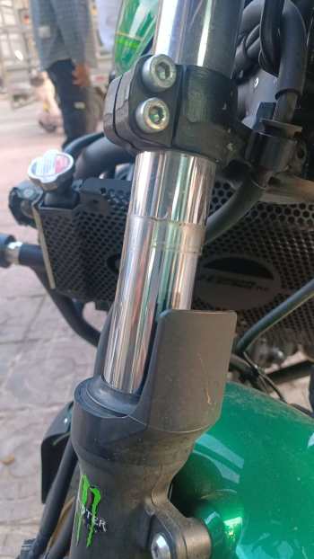 前减震漏油