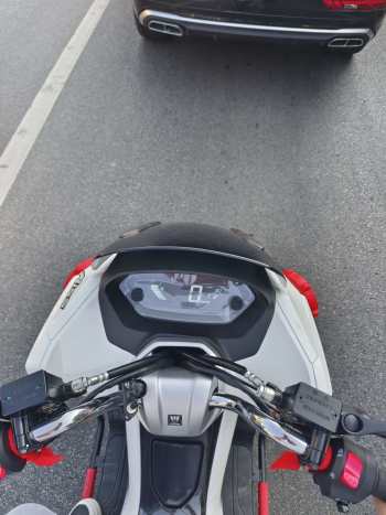 uhr150新车，时速20-35，行驶时车头塑料件异响
