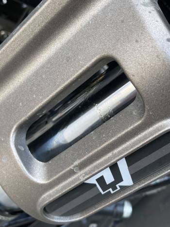 闪600提车7天不到 前减震两条全部漏油严重 油泵口滲油 发动机异响严重 前缸头滲油