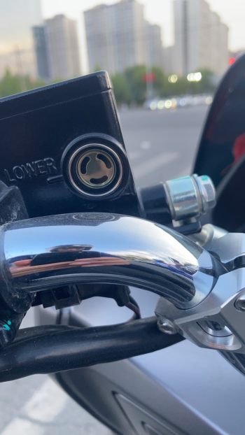 豪爵uhr150刹车油进灰及右前减振漏油