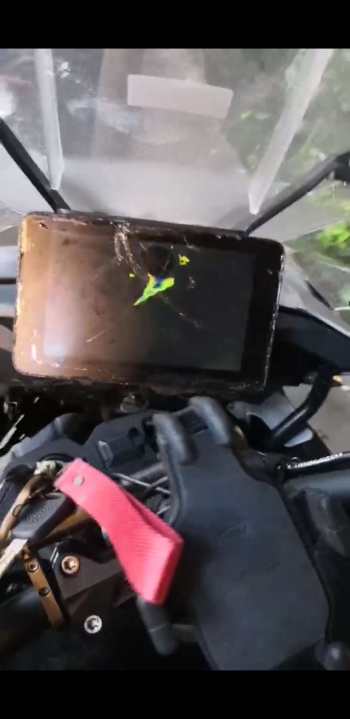 钱江骁750仪表进水骑行途中突然炸裂