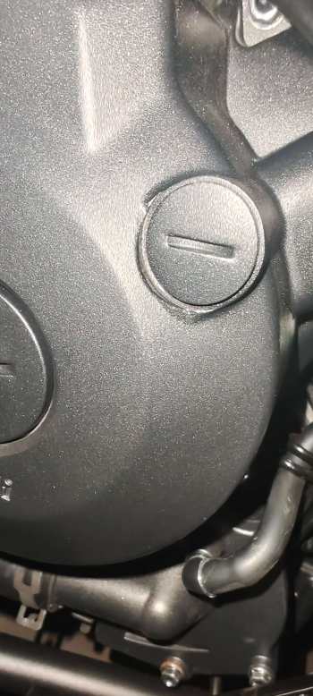 贝纳利552x新车就渗油这正常么？