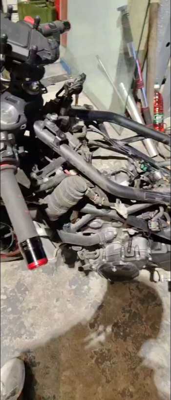 经销商说发动机没缸压，在质保期间厂家不给质保，检查还要按300一小时的价格收工时费，扯皮扯到最后给了二百才把车拖走，到其它店子拿仪器测却有缸压，和凯越经销商说的不一样又没查出问题还被收了二百工时费......